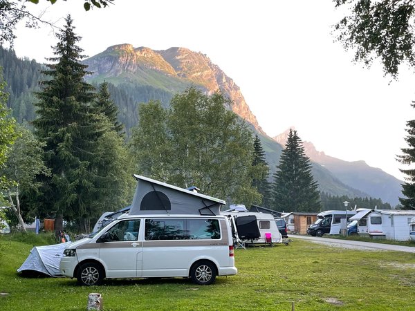 Où se trouvent les meilleurs campings sur Anse et Lyon ?